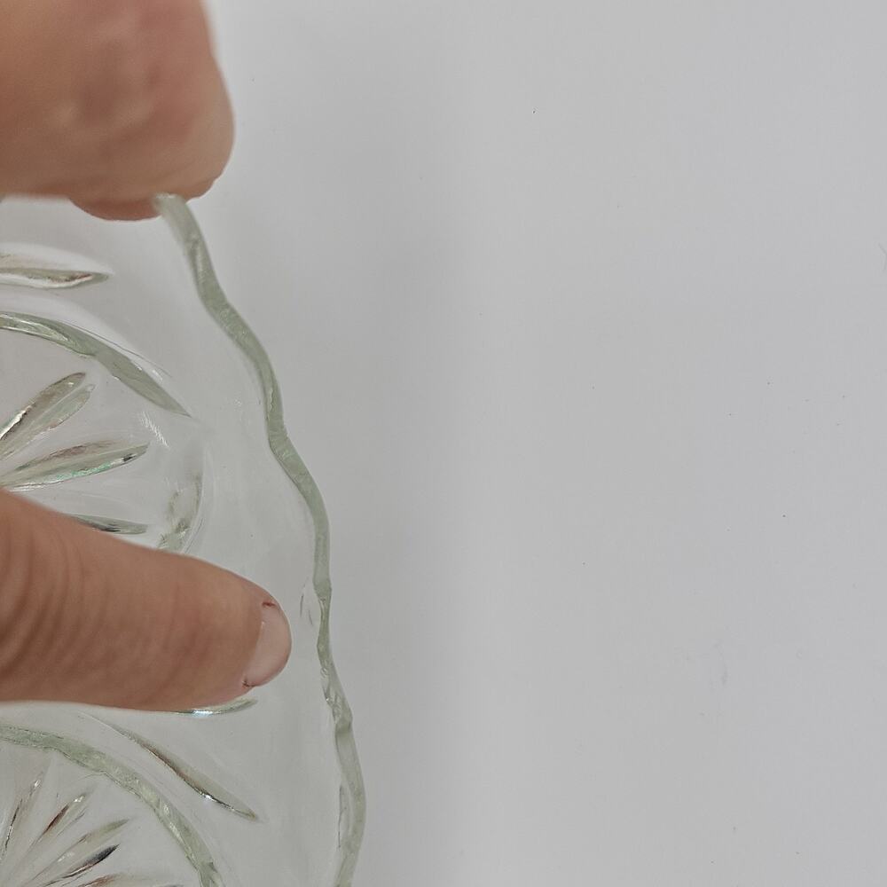 VINTAGE GLASS BOWLS - Picture 5 of 9